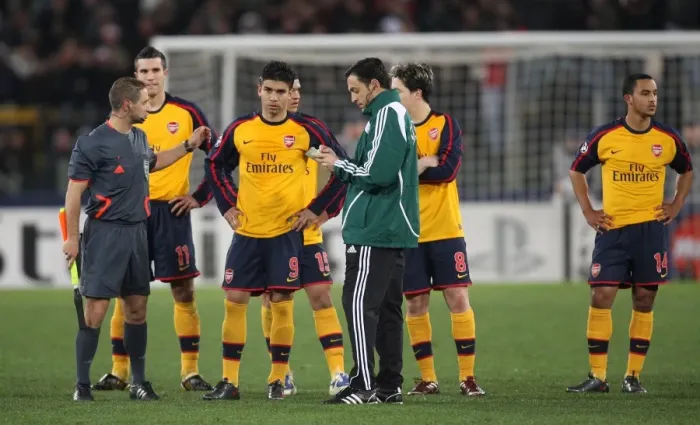 Framed Print : Eduardo (Arsenal) with the officials before the penalty shoot-out