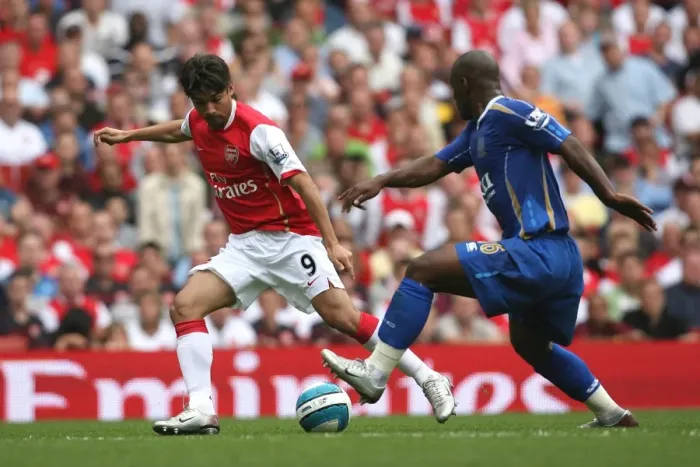 Framed Print : Eduardo (Arsenal) Sylvain Distan (Portsmouth) Framed Print : Eduardo (Arsenal) Sylvain Distan (Portsmouth)