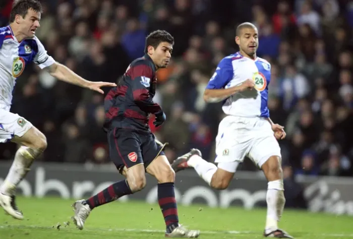 Framed Print : Eduardo scores Arsenals 3rd goal his 2nd under pressure from Steven Reid Framed Print : Eduardo scores Arsenals 3rd goal his 2nd under pressure from Steven Reid