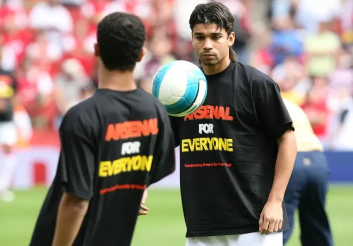 Framed Print : Eduardo's Brilliant Performance: Arsenal's 3:1 Victory Over Portsmouth in the Barclays Premier League at Emirates Stadium (September 2, 2007)