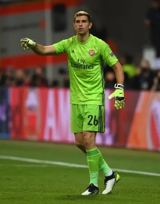 Framed Print : Emi Martinez in Action: Arsenal's Europa League Battle against Eintracht Frankfurt