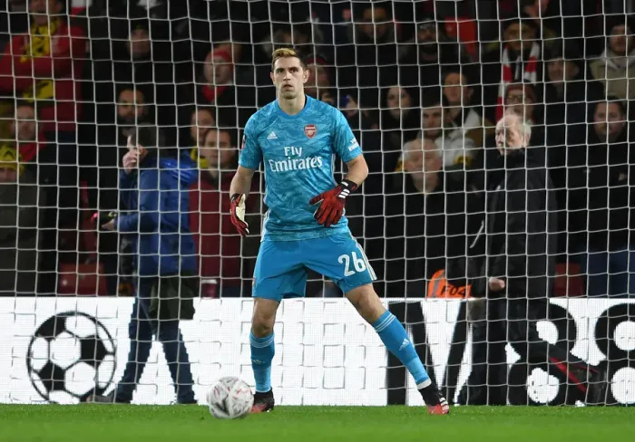 Framed Print : Emi Martinez in Action: Arsenal's Goalkeeper Shines in FA Cup Clash against AFC Bournemouth