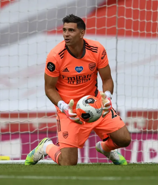 Framed Print : Emi Martinez in Action: Arsenal's Goalkeeper Shines Against Watford, 2019-20 Premier League