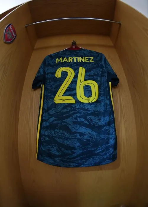 Framed Print : Emi Martinez Prepares for Arsenal's FA Cup Battle against Leeds United Framed Print : Emi Martinez Prepares for Arsenal's FA Cup Battle against Leeds United