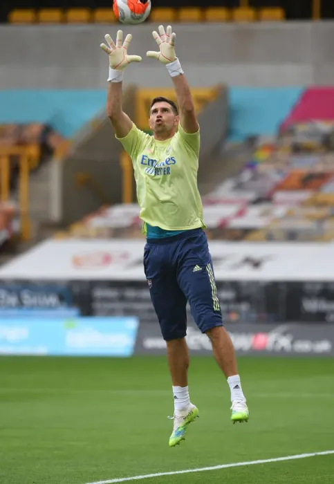Framed Print : Emi Martinez Prepares for Wolverhampton Wanderers vs Arsenal FC Premier League Clash (2019-20)