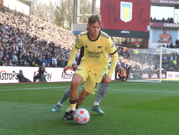 Framed Print : Emile Smith Rowe in Action: Arsenal vs. Aston Villa, Premier League 2021-22