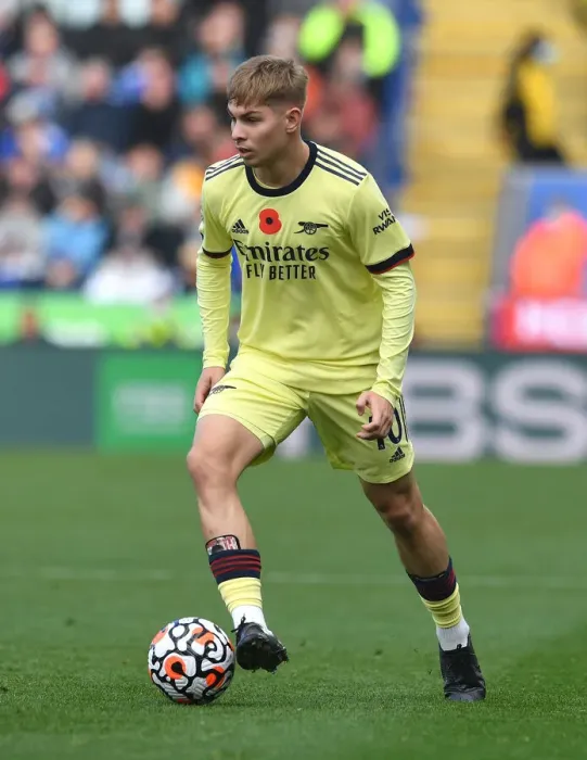 Framed Print : Emile Smith Rowe in Action: Leicester City vs. Arsenal, Premier League 2021-22