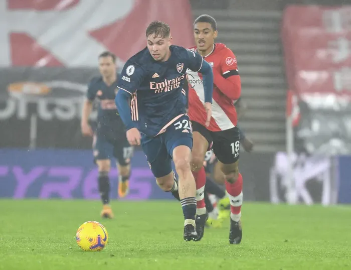 Framed Print : Emile Smith Rowe Breaks Past Southampton's Yan Valery in Empty St Mary's Stadium - Southampton vs Arsenal, Premier League 2021
