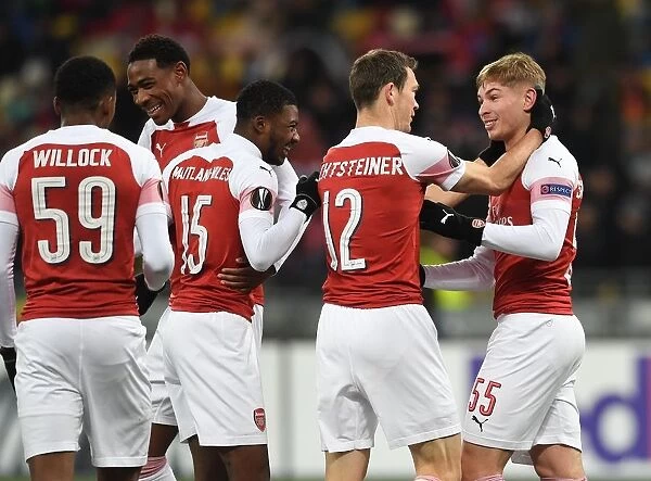 Emile Smith Rowe celebrates scoring Arsenals disallowed goal with Stephan Lichtsteiner
