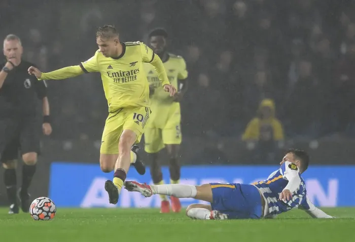 Framed Print : Emile Smith Rowe Leaps Past Solly March: Brighton vs Arsenal, Premier League 2021-22 Framed Print : Emile Smith Rowe Leaps Past Solly March: Brighton vs Arsenal, Premier League 2021-22
