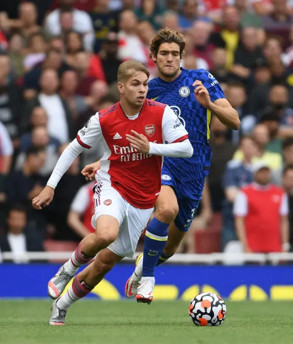 Framed Print : Emile Smith Rowe Outwits Marcos Alonso: Arsenal's Thrilling Premier League Victory Over Chelsea Framed Print : Emile Smith Rowe Outwits Marcos Alonso: Arsenal's Thrilling Premier League Victory Over Chelsea