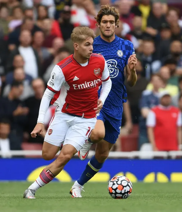 Framed Print : Emile Smith Rowe Outwits Marcos Alonso: Arsenal's Triumph Over Chelsea Framed Print : Emile Smith Rowe Outwits Marcos Alonso: Arsenal's Triumph Over Chelsea