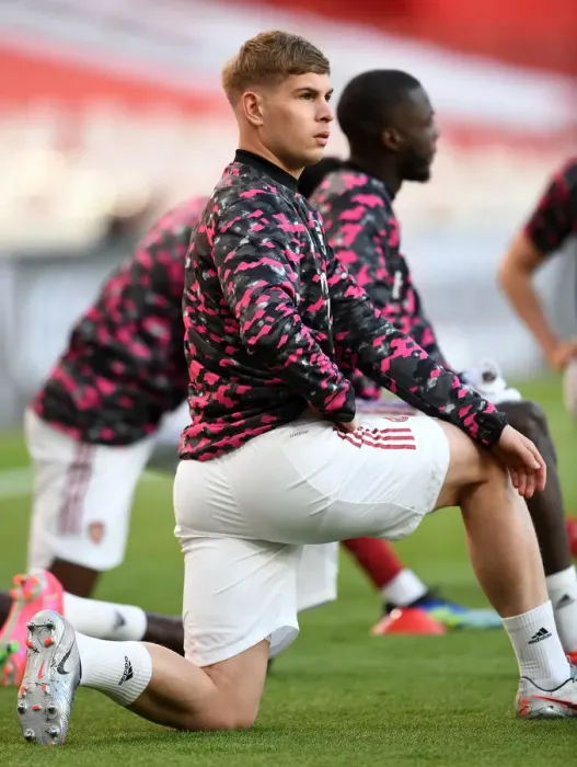 Framed Print : Emile Smith Rowe Prepares for Arsenal's UEFA Europa League Semi-Final vs Villarreal at Empty Emirates Stadium
