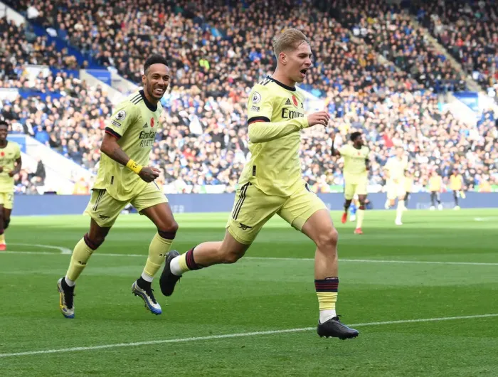 Framed Print : Emile Smith Rowe Scores Thrilling Second Goal for Arsenal at Leicester City's King Power Stadium, Premier League 2021-22