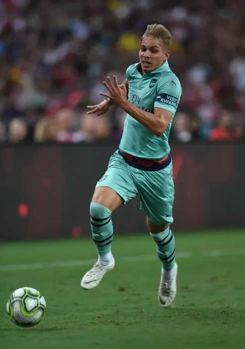 Framed Print : Emile Smith Rowe Shines: Arsenal's Upset of Paris Saint-Germain in 2018 International Champions Cup (Singapore)