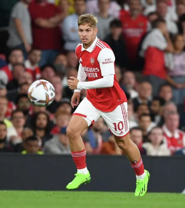 Framed Print : Emile Smith Rowe Stars: Arsenal's Standout Performance Against Aston Villa in Premier League