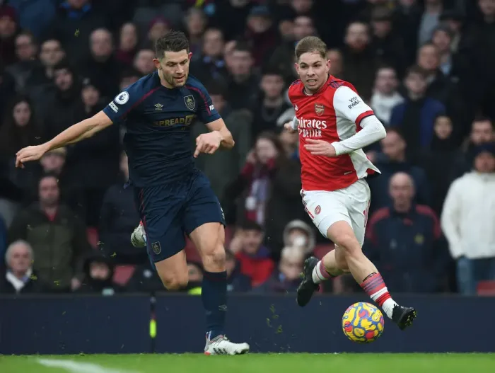 Framed Print : Emile Smith Rowe vs. James Tarkowski: A Tenacious Tussle in Arsenal's Battle Against Burnley