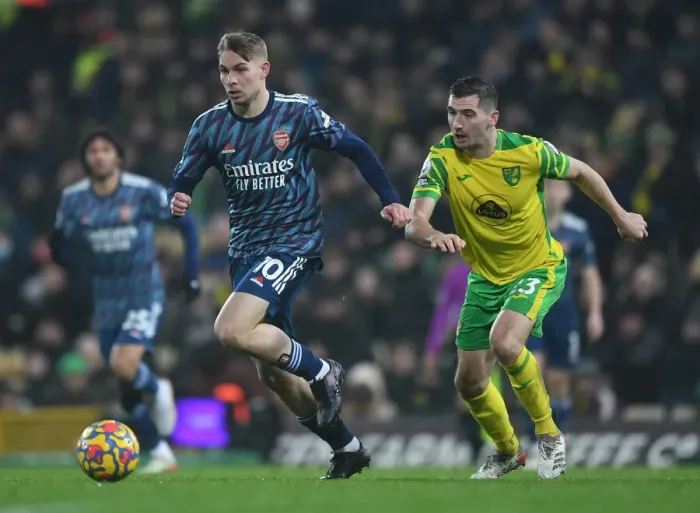 Framed Print : Emile Smith Rowe vs. Kenny McLean: Battle in the Midfield - Norwich City vs. Arsenal, Premier League 2021-22