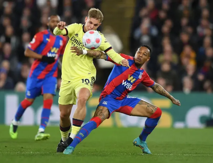 Framed Print : Emile Smith Rowe vs. Nathaniel Clyne: Intense Battle at Selhurst Park - Crystal Palace vs. Arsenal, Premier League 2021-22