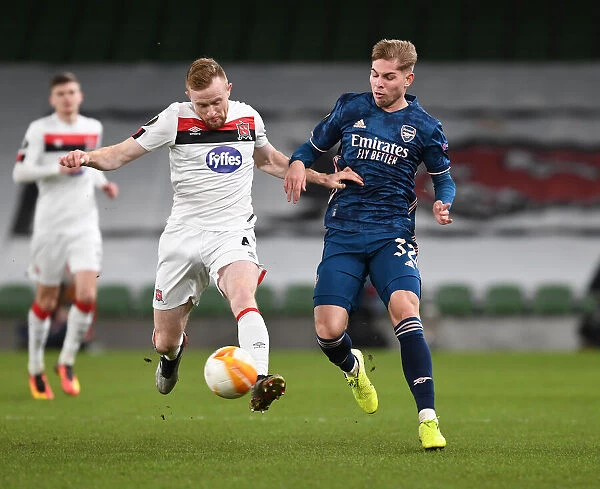 Emile Smith Rowe vs. Sean Hoare: A Battle in the UEFA Europa League Clash Between Dundalk and Arsenal