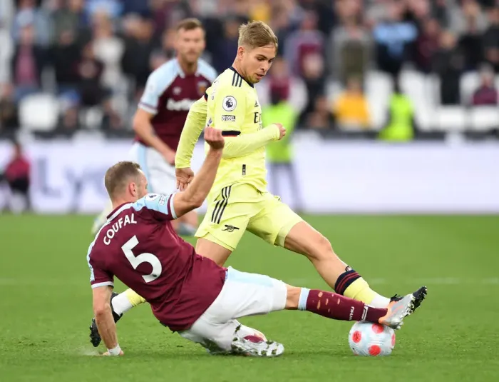 Framed Print : Emile Smith Rowe vs Vladimir Coufal: Intense Battle in West Ham United vs Arsenal Premier League Clash