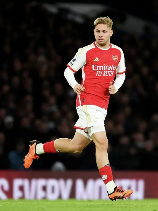 Framed Print : Emile Smith Rowe's Determined Run: Chelsea vs. Arsenal, Premier League 2023-24 Framed Print : Emile Smith Rowe's Determined Run: Chelsea vs. Arsenal, Premier League 2023-24