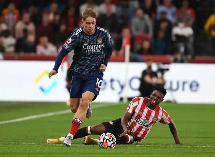 Framed Print : Emile Smith Rowe's Electrifying Run: Arsenal's Thrilling Victory over Brentford Framed Print : Emile Smith Rowe's Electrifying Run: Arsenal's Thrilling Victory over Brentford