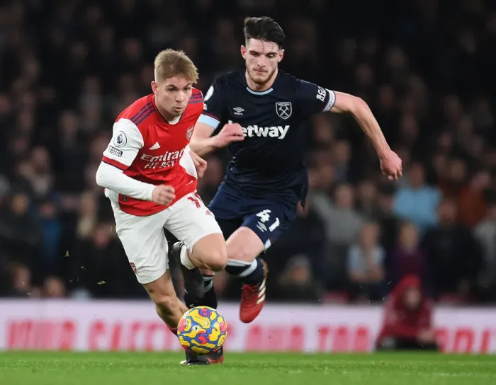 Framed Print : Emile Smith Rowe's Slick Moves: Outwitting Declan Rice in Arsenal's Premier League Victory Framed Print : Emile Smith Rowe's Slick Moves: Outwitting Declan Rice in Arsenal's Premier League Victory