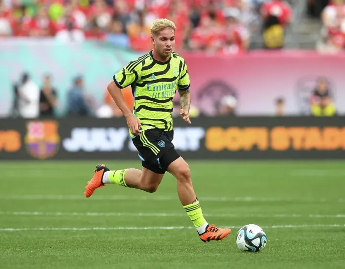 Framed Print : Emile Smith Rowe's Star-Studded Debut: Arsenal Triumphs Over Manchester United at MetLife Stadium (2023-24)