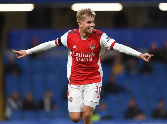 Framed Print : Emile Smith Rowe's Stunner: Arsenal's Riveting Rivalry Win over Chelsea in the Premier League 2021-22