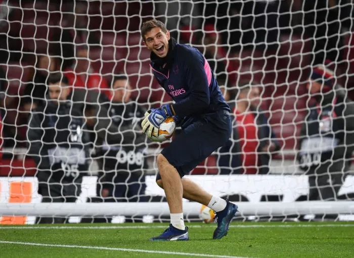 Framed Print : Emiliano Martinez: Arsenal's Ready-to-Go Goalkeeper Ahead of Arsenal v Sporting CP UEFA Europa League Clash