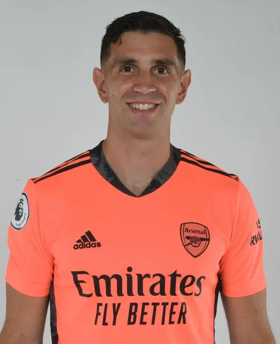 Framed Print : Emiliano Martinez: Arsenal Goalkeeper's Determined Training Ahead of 2020-21 Season