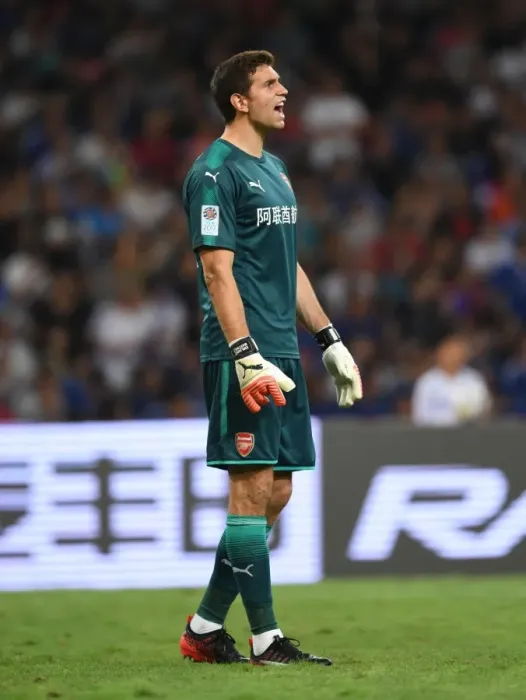 Framed Print : Emiliano Martinez: Arsenal's Tenacious Goalkeeper in Action Against Chelsea during Pre-Season Friendly in Beijing