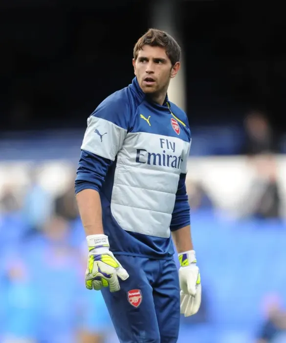 Framed Print : Emiliano Martinez Gears Up: Everton vs Arsenal, Premier League 2014 / 15