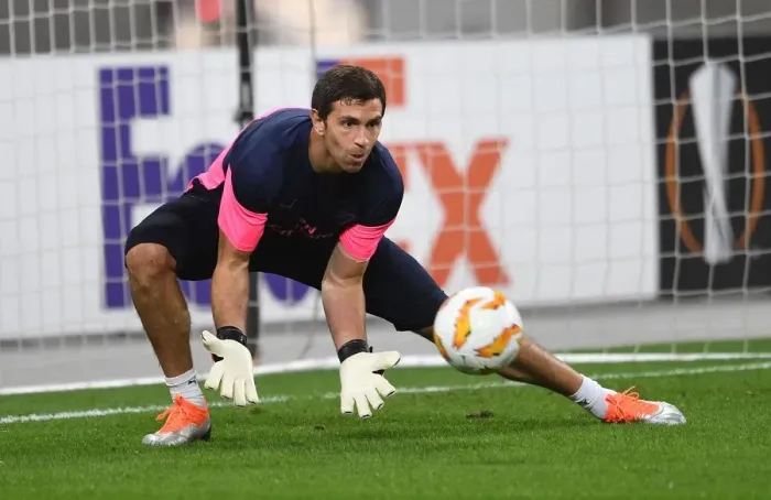 Framed Print : Emiliano Martinez Prepares for Arsenal's Europa League Clash against Qarabag (October 2018) Framed Print : Emiliano Martinez Prepares for Arsenal's Europa League Clash against Qarabag (October 2018)