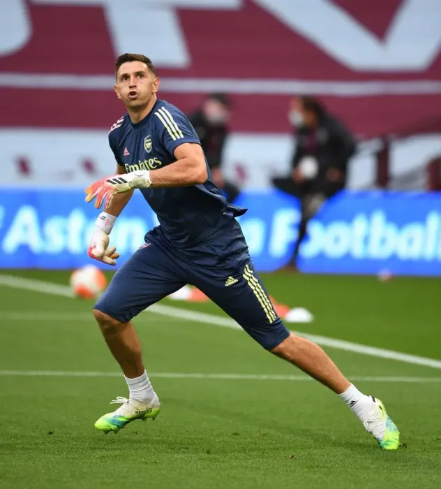 Framed Print : Emiliano Martinez Prepares for Aston Villa vs Arsenal Premier League Clash