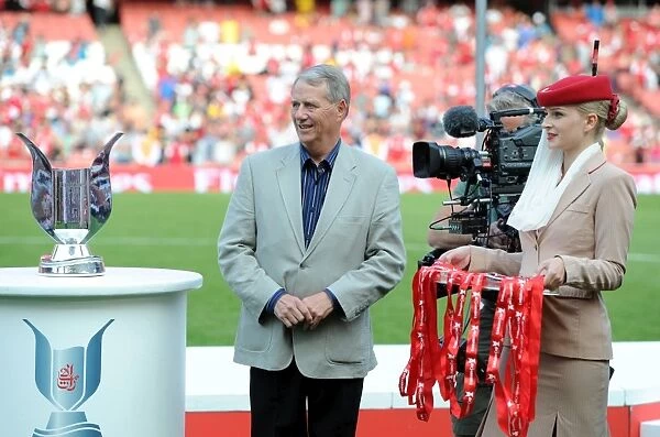 Emirates Cup: Arsenal vs New York Red Bulls - 1:1 Final, Trophy Presentation (July 31, 2011)