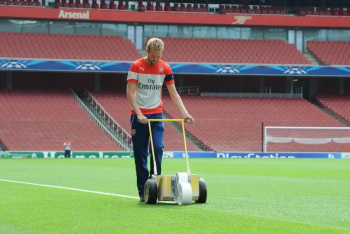 Framed Print : Emirates Stadium: Arsenal FC's Prepared Pitch for Besiktas Clash (2014 / 15 Champions League)