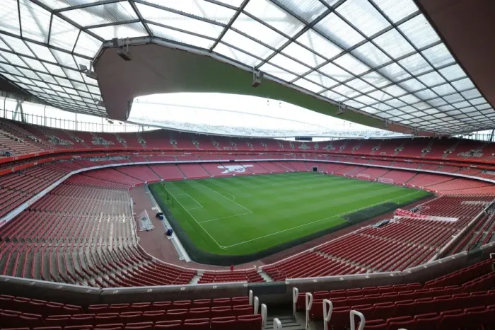 Framed Print : Emirates Stadium: Arsenal vs Liverpool, Premier League Showdown