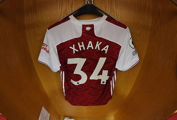Empty Emirates: Xhaka's Silent Shirt Amidst COVID-19 Restrictions - Arsenal vs. Manchester City