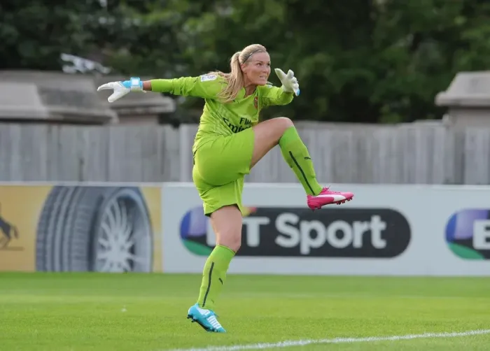 Framed Print : Emma Byrne in Action: Chelsea vs. Arsenal (WSL Match, 2014)