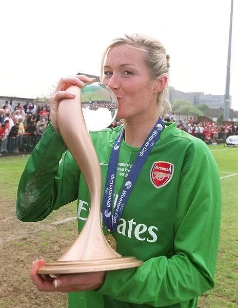 Emma Byrne (Arsenal) with the European Trophy