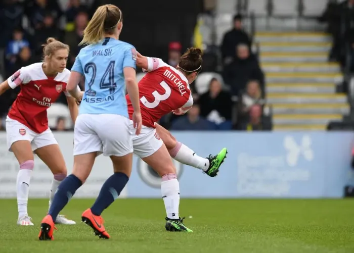 Framed Print : Emma Mitchell Scores the Winning Goal: Arsenal Women vs Manchester City Women, WSL (Women's Super League)