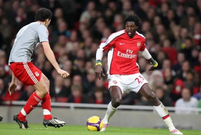 Framed Print : Emmanuel Adebayor (Arsenal) Alvaro Arbeloa (Liverpool) Framed Print : Emmanuel Adebayor (Arsenal) Alvaro Arbeloa (Liverpool)