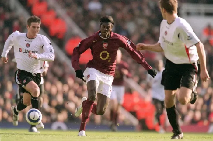 Framed Print : Emmanuel Adebayor (Arsenal) Bryan Hughes (Charlton)