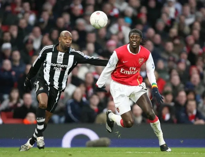Framed Print : Emmanuel Adebayor (Arsenal) Claudio Cacapa (Newcastle United)