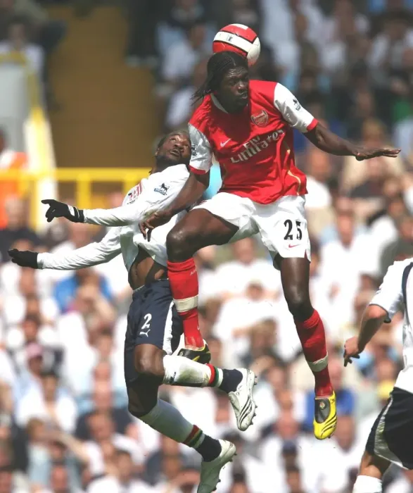 Framed Print : Emmanuel Adebayor (Arsenal) Didier Zokora (Tottenham)