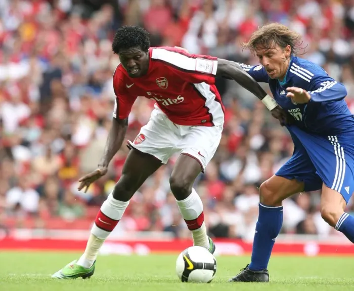 Framed Print : Emmanuel Adebayor (Arsenal) Gabriel Heinze (Real Madrid) Framed Print : Emmanuel Adebayor (Arsenal) Gabriel Heinze (Real Madrid)