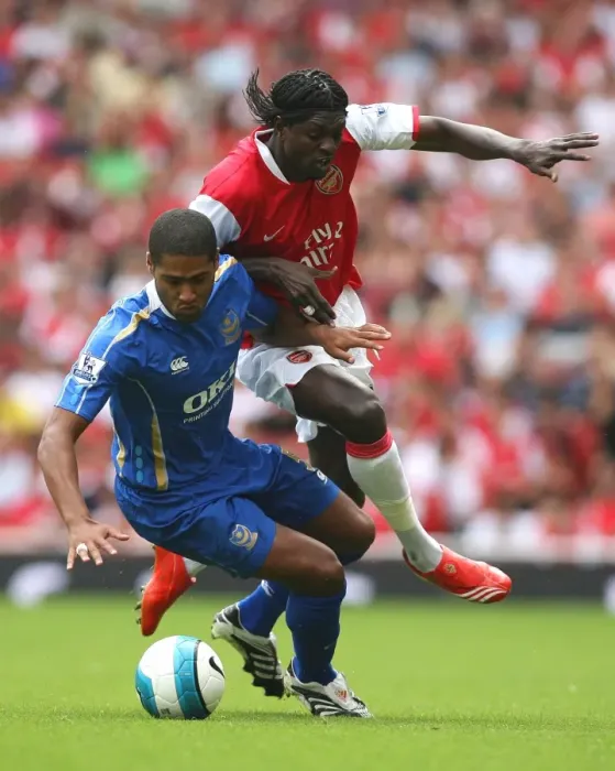 Framed Print : Emmanuel Adebayor (Arsenal) Glen Johnson (Portsmouth) Framed Print : Emmanuel Adebayor (Arsenal) Glen Johnson (Portsmouth)