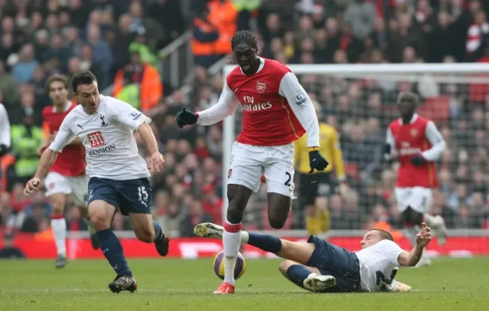 Framed Print : Emmanuel Adebayor (Arsenal) Jamie O Hara and Steed Malbranque (Tottenham)